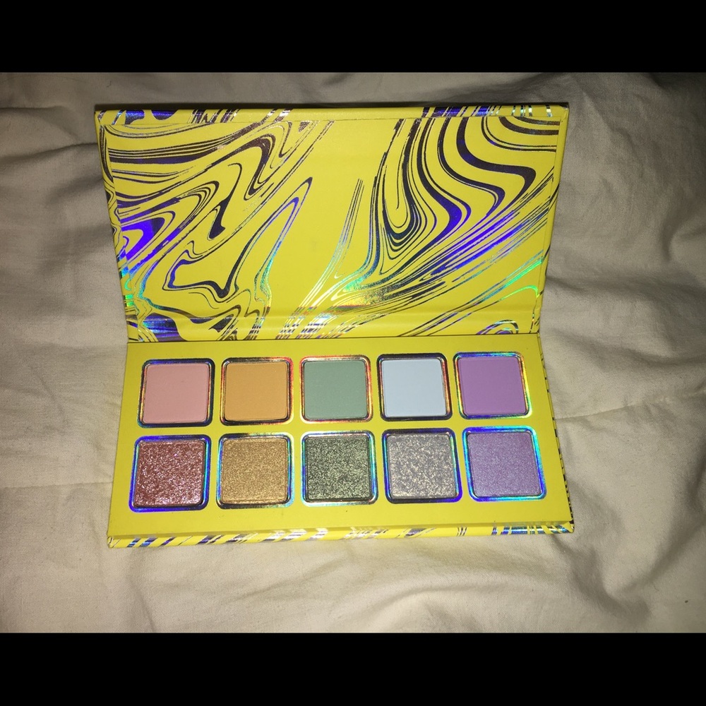 TRADE Kylie Cosmetics Calm Before the Storm